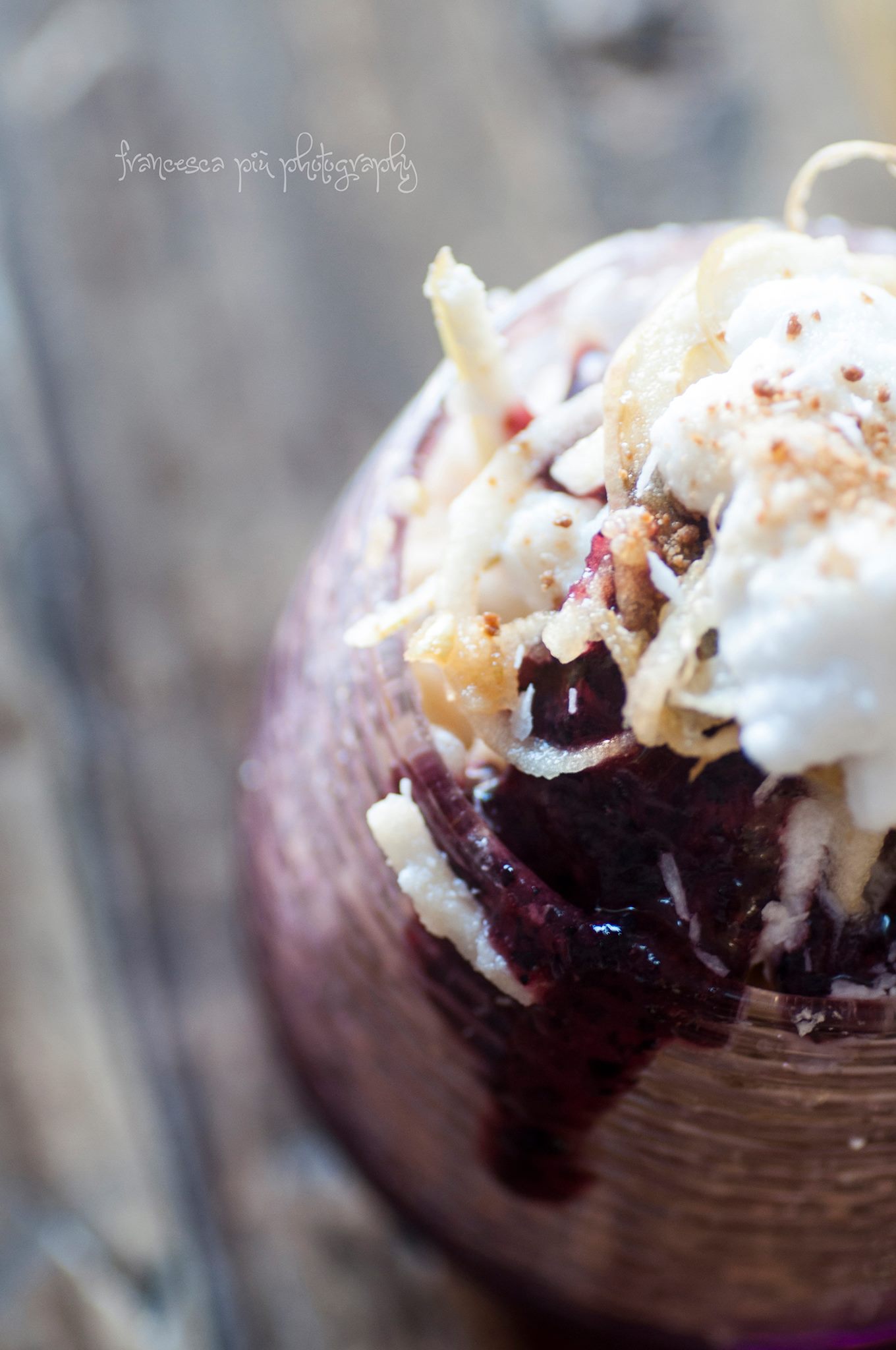 Montblanc di mela con latte di cocco e marmellata di mirtilli Il crudo di Dicembre